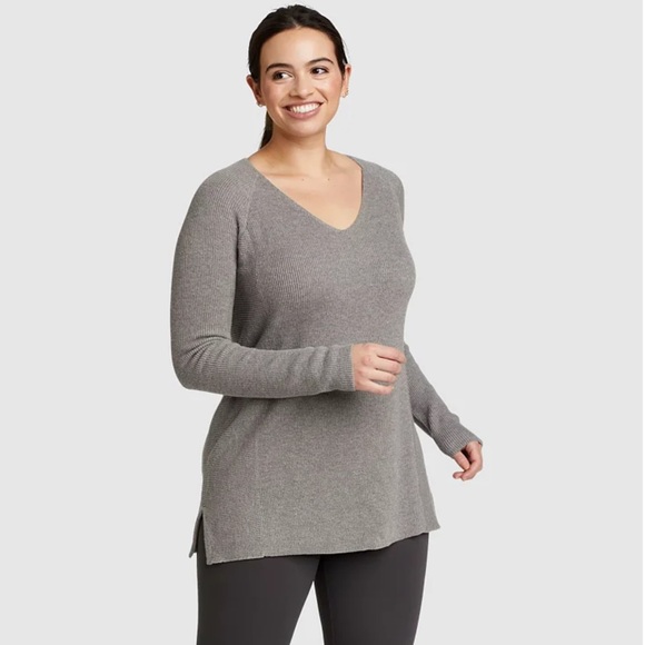 NWT š¦ Soft Ivory V-neck ribbed sweater | Medium - Picture 10 of 16